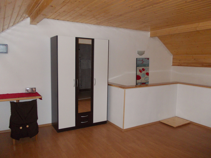 Others 4, Estate Pavlić, Rakovica