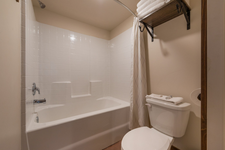 Bathroom 3, Gooseberry Lodges, Washington