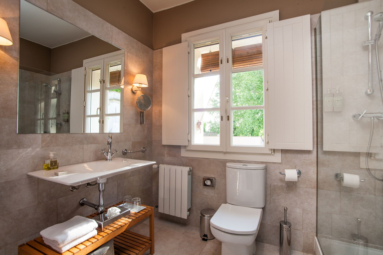Bathroom 5, L'Hort de Sant Cebrià, Girona
