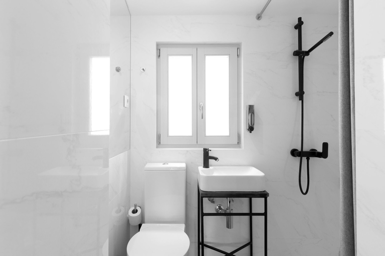 Bathroom 4, Maria da Sé Historic House, Porto