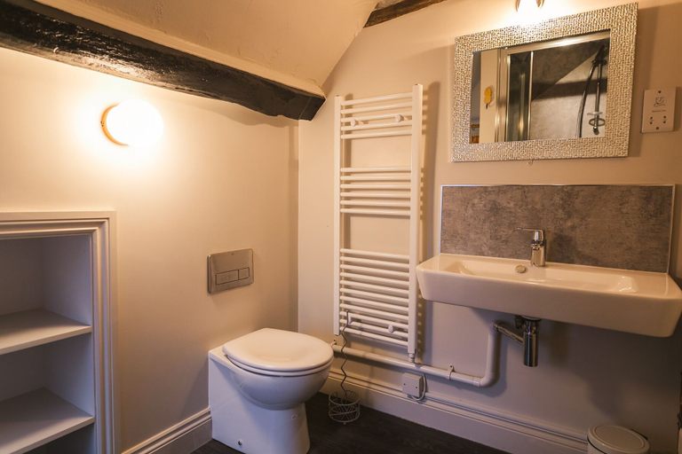 Bathroom 4, Rose and Crown, Surrey