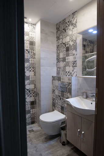 Bathroom 4, halu! Modern City Center Apartment, Central Macedonia