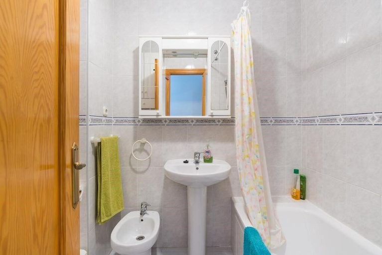 Bathroom 4, Plaza Merced Teatro Romano Balcón, Málaga