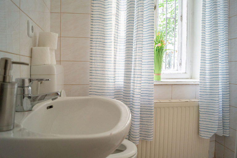 Bathroom 4, Timeless 2BR Near Downtown, Wien