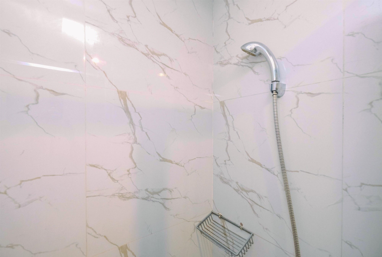 Bathroom 3, Modern and Spacious Studio with City View @ Grand Kamala Lagoon Apartment, Bekasi