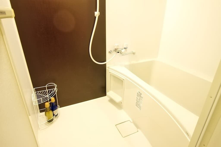 Bathroom 2, Earls Court Building, Hiroshima