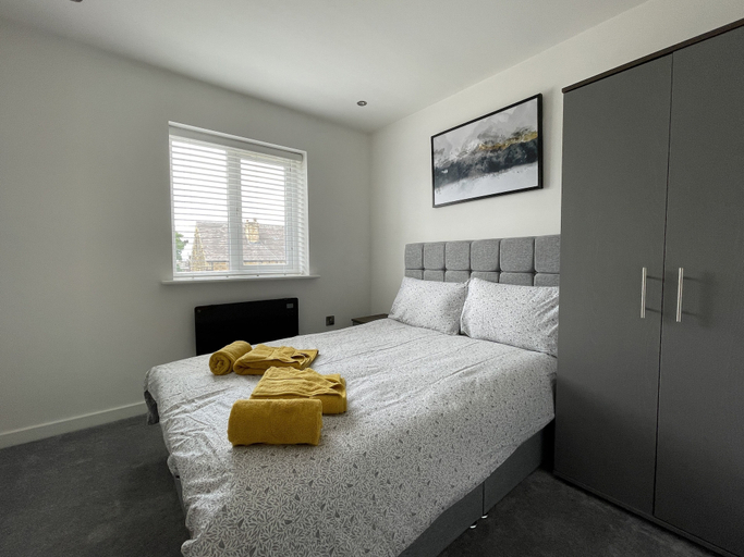 Bedroom 3, Modern & Comfortable 2BR Apartment, Sheffield