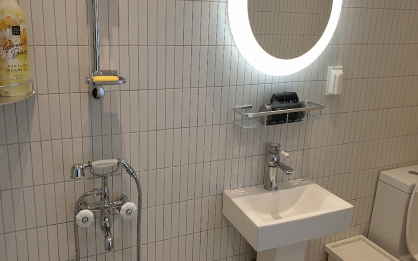 Bathroom 2, H7L, Suyeong