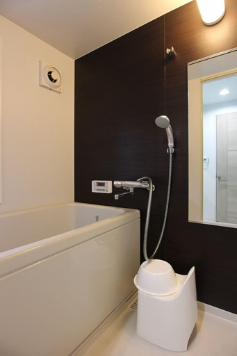 Bathroom 2, The Neighbors, Osaka