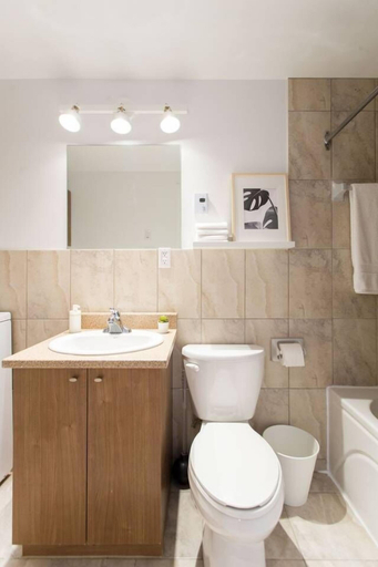 Others 4, Fresh & Styled 2 Bedroom Apt in Mile End, Montréal