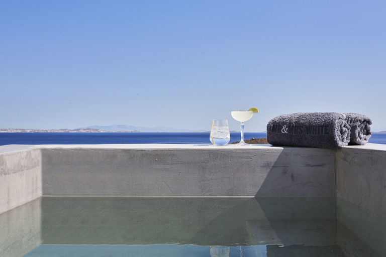 Sport & Beauty 2, Mr and Mrs White Tinos, South Aegean