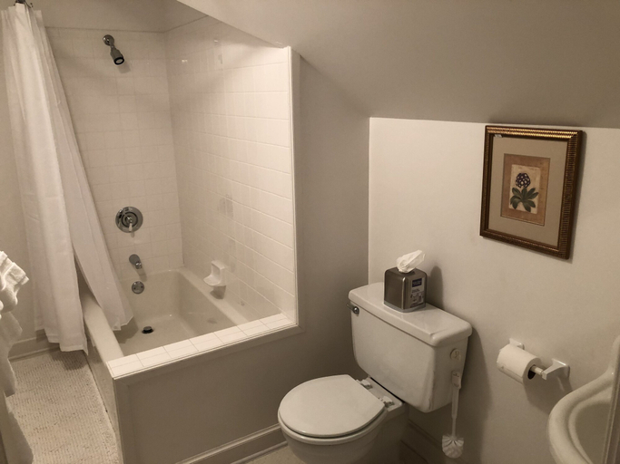 Bathroom 3, Love Lane Bed & Breakfast, Haywood