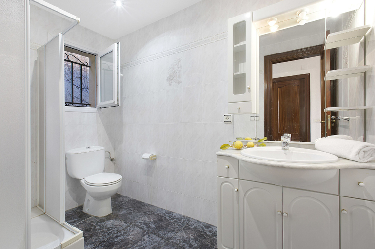 Bathroom 4, Villa Maer, Girona