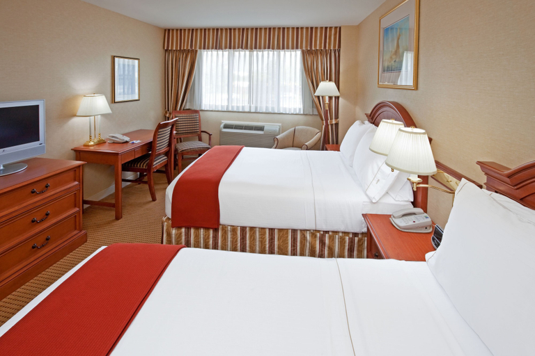 Bedroom 4, Five Towns Inn - JFK Airport, Nassau