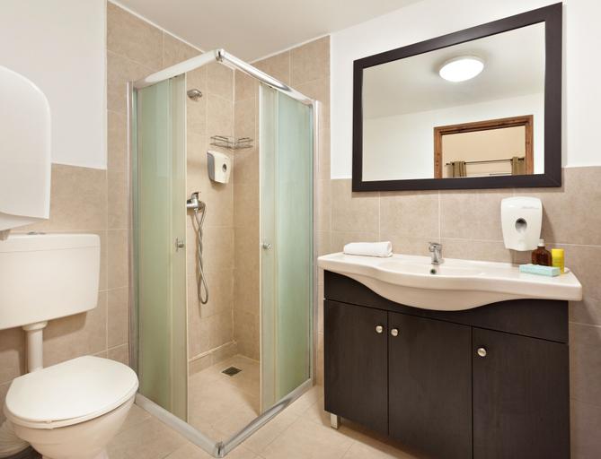 Bathroom 5, Fauzi Azar by Abraham