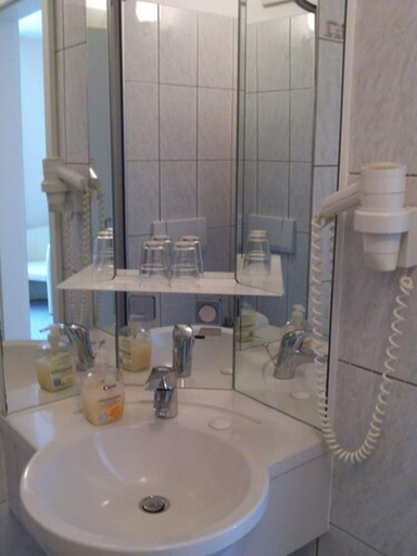 Bathroom 5, Landhotel Ostseetraum & Fewo, Rostock