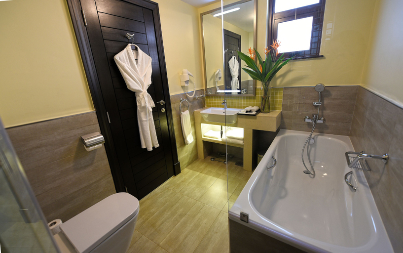 Bathroom 5, Mestil Hotels & Residences, Kampala