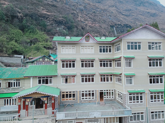 Exterior & Views, LE COXY RESORT, North Sikkim