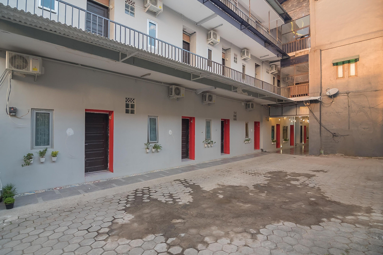 Exterior & Views 2, RedDoorz @ Kiaracondong, Bandung