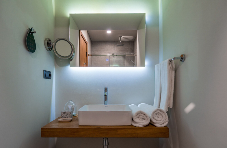Bathroom 5, Kvareli Lake Resort, Kvareli