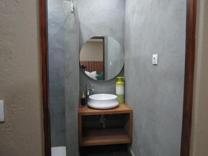 Bathroom, Nkanhe Lodge, Matutuíne