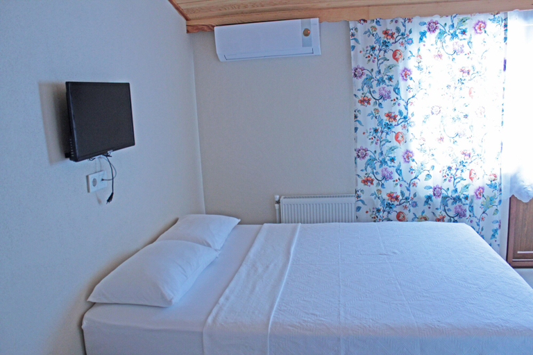 Bedroom 2, Geyikli Gelincik, Ezine