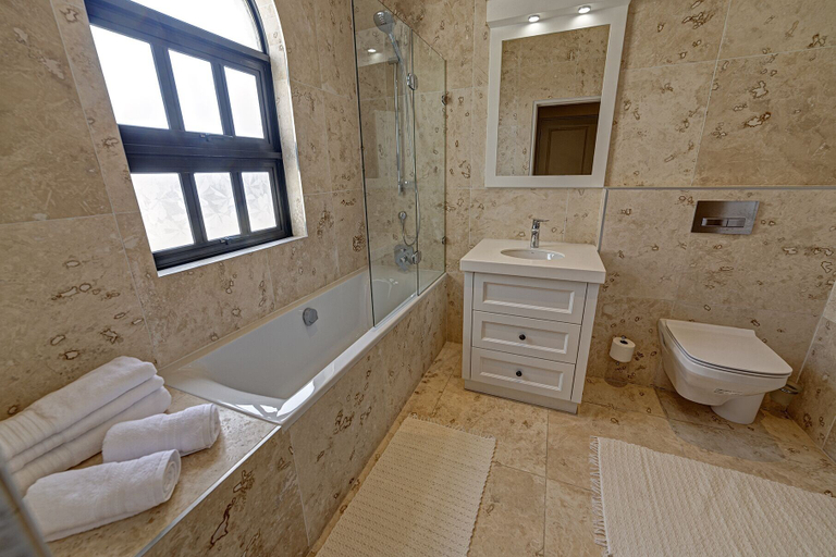 Bathroom 5, Lagoon Suites Boutique Hotel, Walvisbay Urban