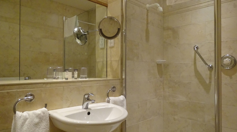 Bathroom 5, Enniskeen Country House Hotel, Newry, Mourne and Down
