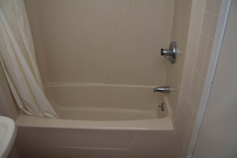 Bathroom 3, Atlantic Inn & Suites, Monmouth