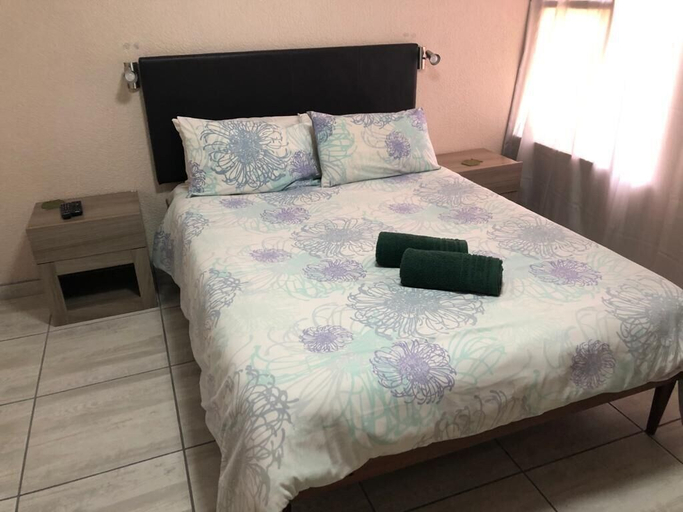 Bedroom 2, Amies Self-catering Apartments, City of Cape Town