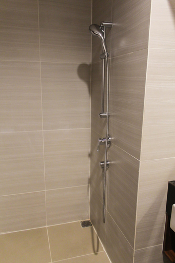 Bathroom 2, Scenic Studio at West Vista Apartment Puri, West Jakarta