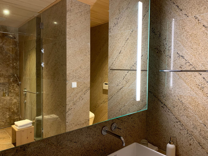 Bathroom 4, Bayclub, Namhae