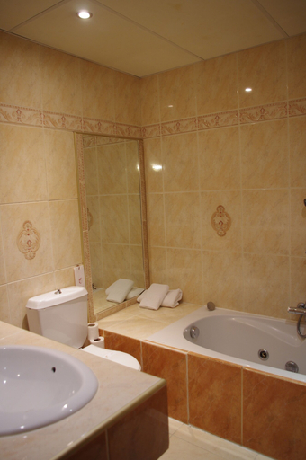 Bathroom 3, Hotel Panda, Pyrénées-Orientales