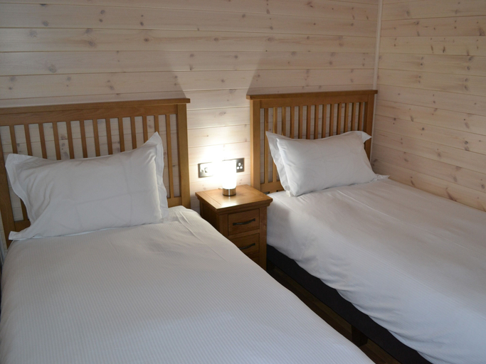 Bedroom 2, The Chiltern Lodges at Upper Farm Henton, Oxfordshire