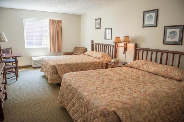 Bedroom 2, Santas Lodge and Resort, Spencer