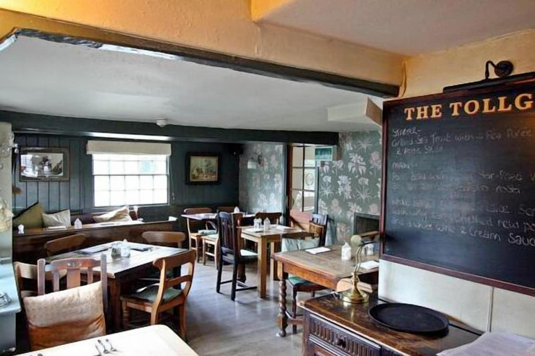 Food & Drinks 5, The Tollgate Inn, Wiltshire