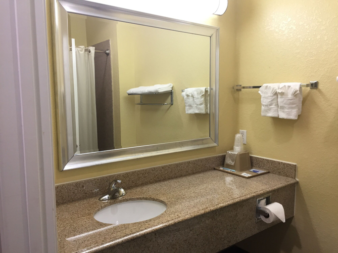 Bathroom 3, Highlands Suites, Houston