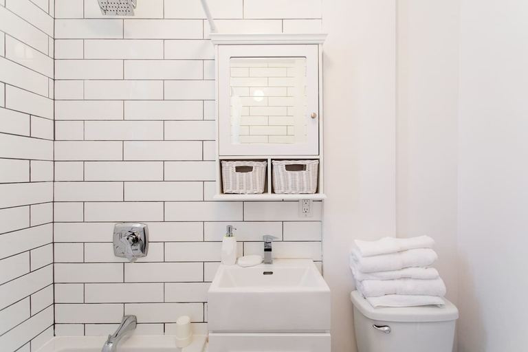 Bathroom 5, Urban Gem in Le Plateau, Montréal