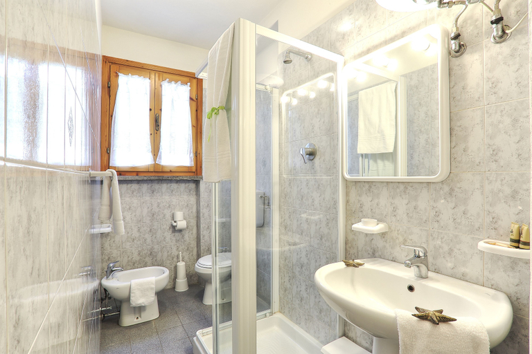 Bathroom 3, Case Sobrini, Livorno