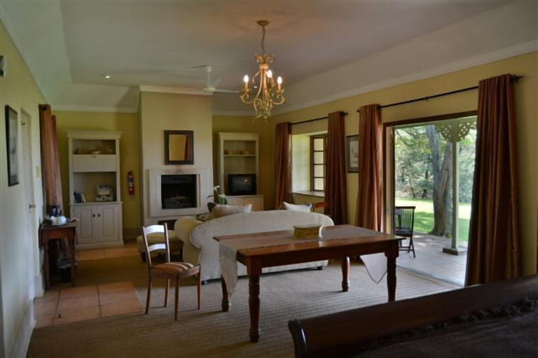 Bedroom 3, Old Halliwell Country Inn, Umgungundlovu