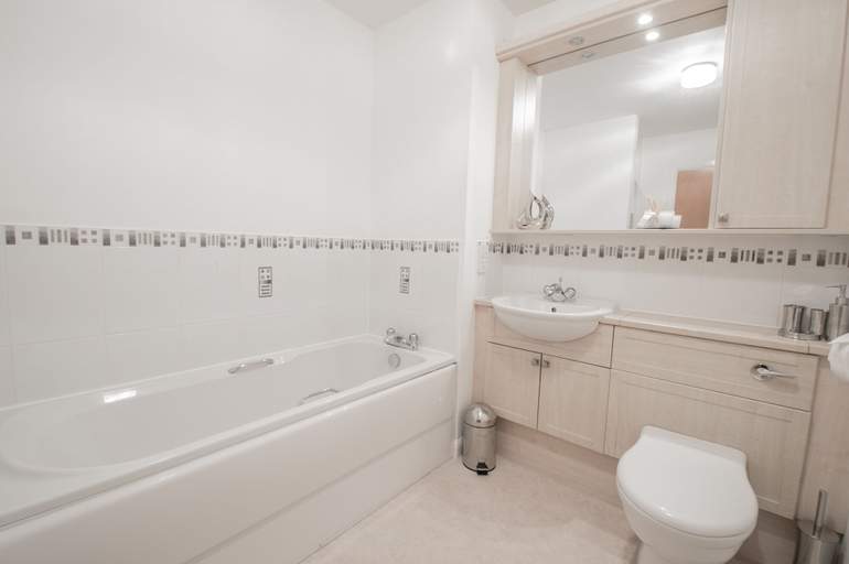 Bathroom 3, Orange Apartments 46 Shaw Road, Aberdeen