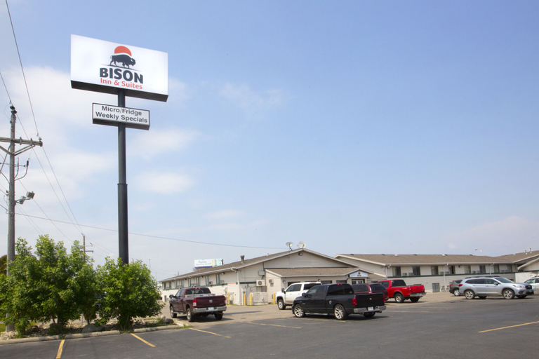 Exterior & Views 2, Bison Inn and Suites, Cass
