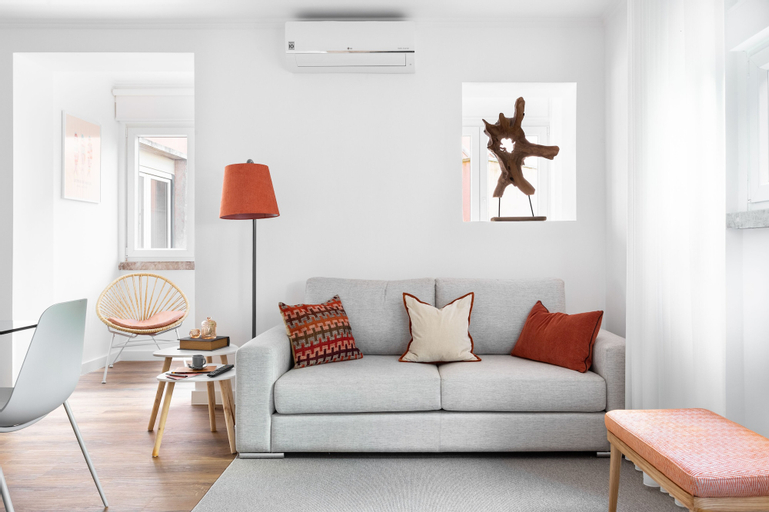 JOIVY Bright & Beautiful 4BR Apt 5 mins to Rato subway, Lisboa