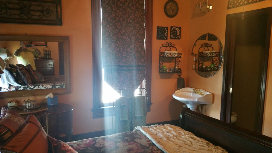 Bedroom 3, Fig Tree Manor, Anderson