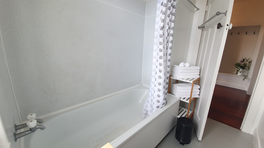 Bathroom 4, Bright and Modern Oasis in Kingsland, Waitakere