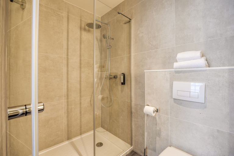 Bathroom 5, B&B HOTEL Hasselt, Limburg