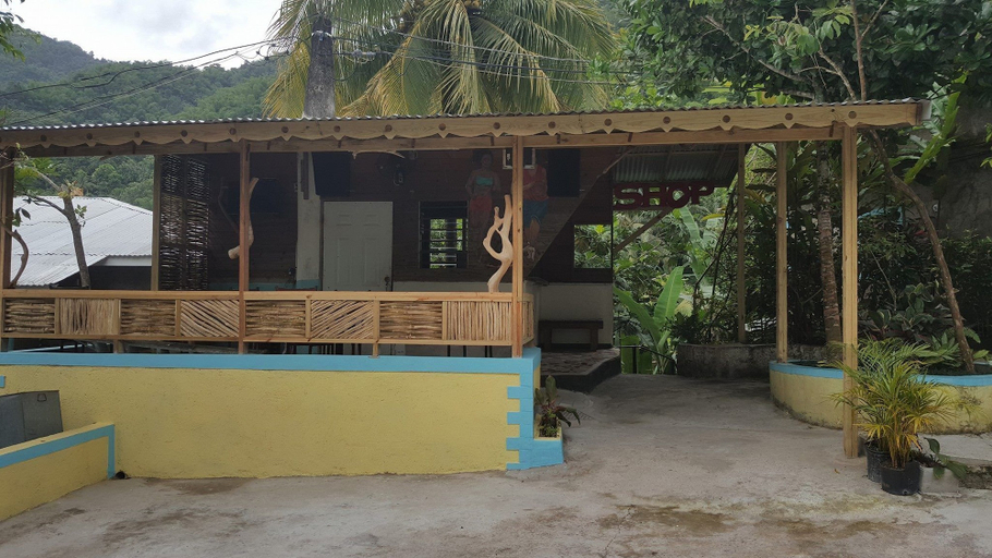 Exterior & Views, Tapioca Village Retreat