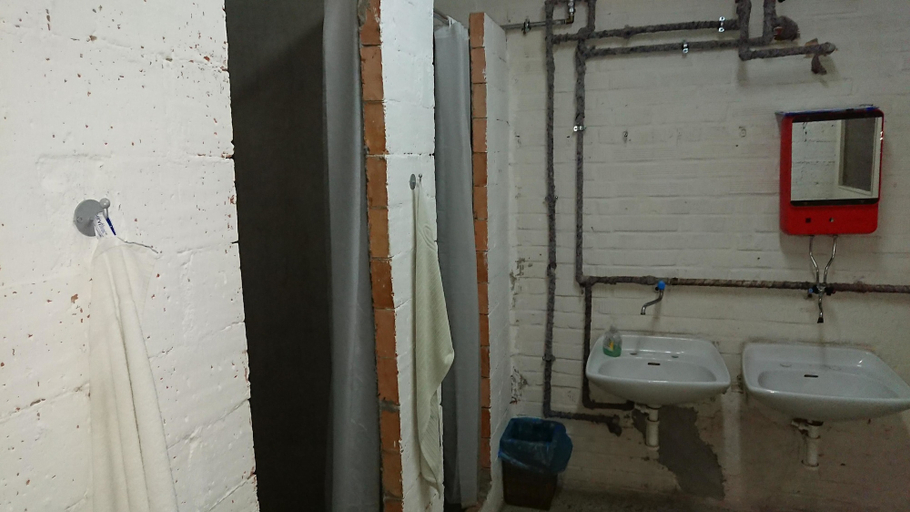 Bathroom 3, 10-Z Bunker - Hostel, Brno