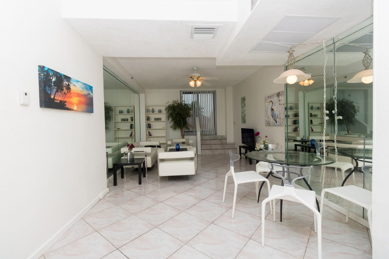 Food & Drinks, 201 Ocean View Terrace Patio, Broward