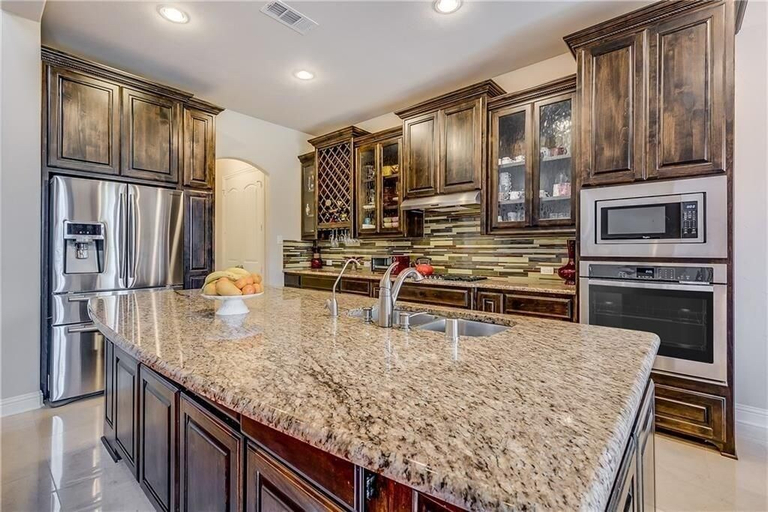 Others 4, Single Family Home in Dallas, Irving